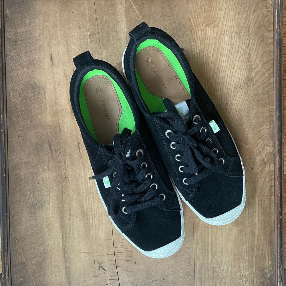 Cariuma OCA Low suede sneaker